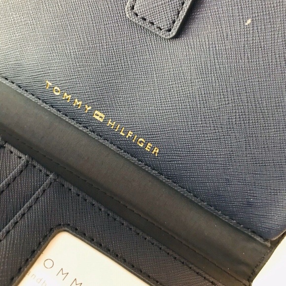 Tommy Hilfiger Signature Red/Navy Crossbody Trifold Wallet Purse Combination - Picture 4 of 12